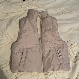 Brand new never worn puffer jacket size M